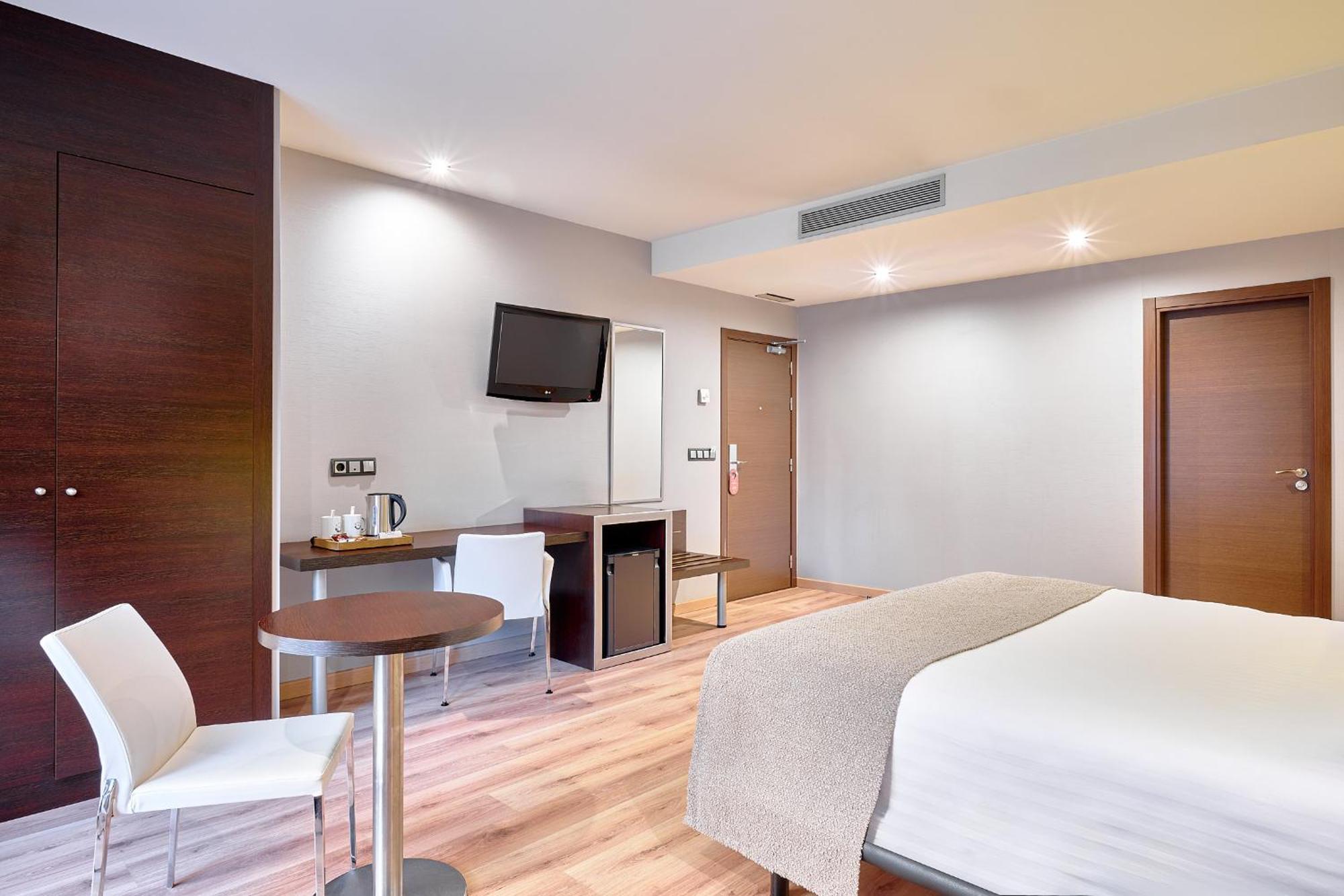 Double Room 1 Bed,1742650542:JPEG
